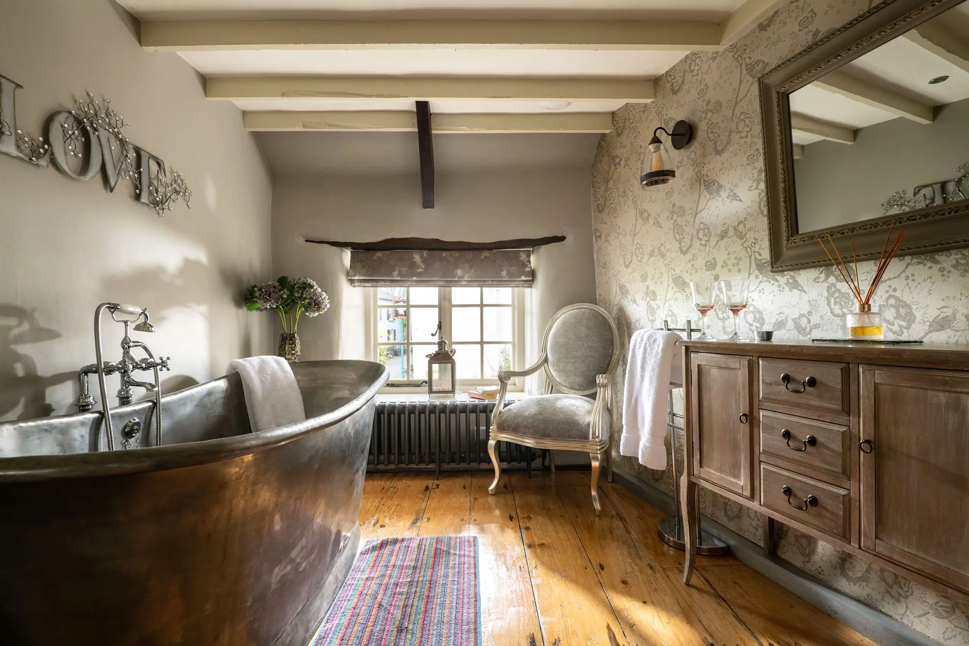 Rose Cottage with private hot tub at Millbrook Estate